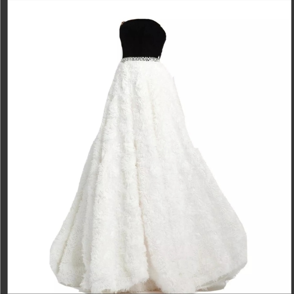 Mac Duggal NWT Black Strapless Bodice with White Full Floral Skirt Prom Gown